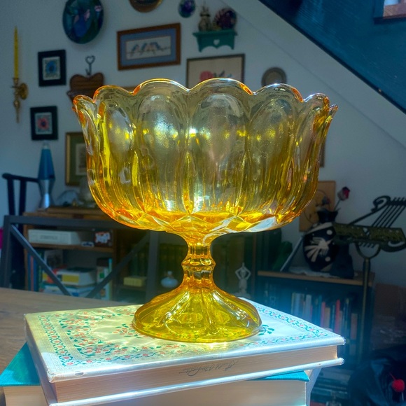 Vintage Anchor Hocking Fairfield Pedestal Bowl, Vintage Amber Glass Bowl - Picture 5 of 8